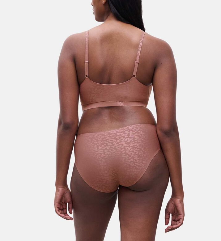 Chantelle Bra, Model View