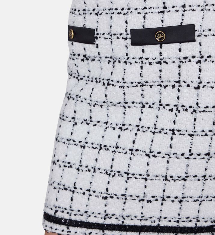 تنورة قصيرة بنقشة مربعات تنورة قصيرة بنقشة مربعات