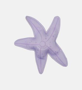 أصدقاء غوص تحت الماء بشكل نجوم بحر