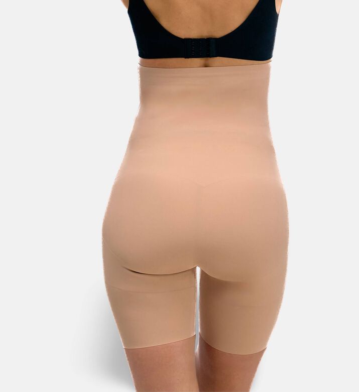 Magic Bodyfashion Bermuda, Model View