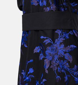 فستان بتفاصيل ربطة عنق وربطة عنق