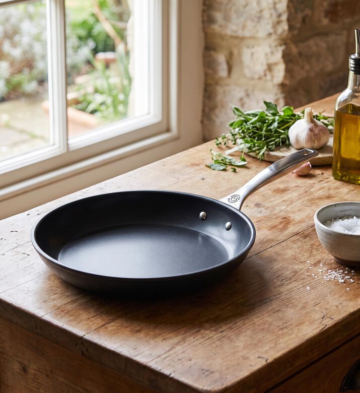 Le Creuset Essential 3-ply Uncoated Frying Pan, Packshot View