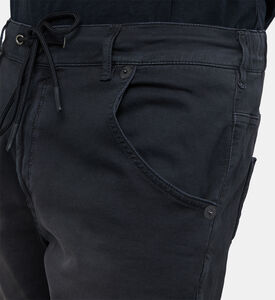 بنطال جينز برباط خصر بقصة تضيق نحو الأسفل