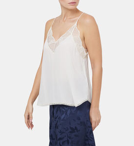 كريستي كاراكو مع خطوط العنق مغرفة