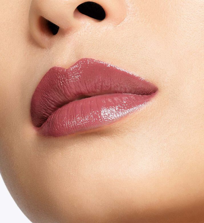 أحمر شفاه نحيف لامع