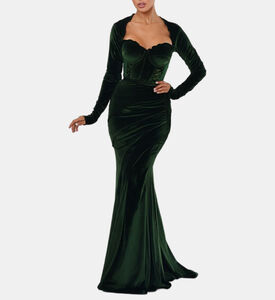 فستان طويل مخملي مكشوف الأكتاف