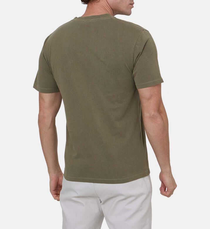 تيشيرت قصير الأكمام بطبعة شعار