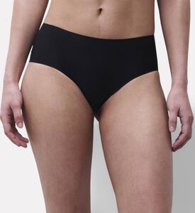 Chantelle Seamless Shorty Briefs, Model View