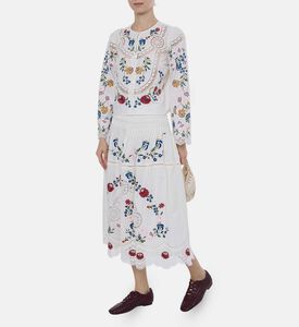 تنورة مطرزة بأزهار ومزينة بطيات