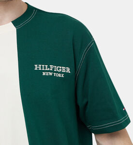 تيشيرت بأحرف العلامة مقسم لألوان