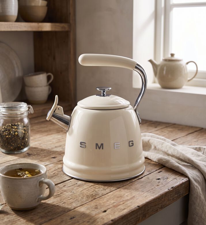 Smeg Whistling Cream Kettle, Model View