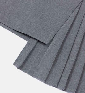 تنورة بطيات فانلة