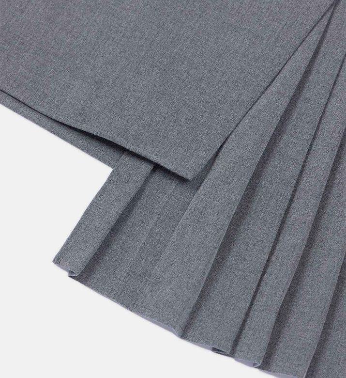 تنورة بطيات فانلة