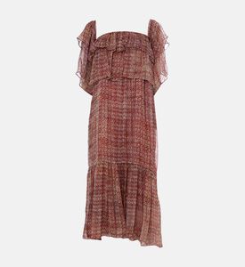 فستان طويل واسع بأكتاف مكشوفة