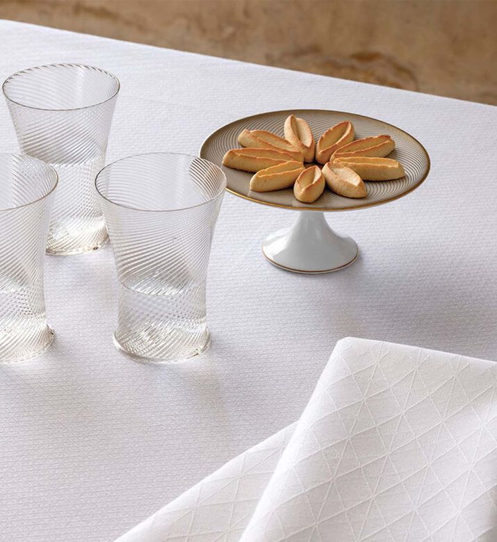 Jacquard Club Cotton Linen Tablecloth, Packshot View Jacquard Club Cotton Linen Tablecloth, Packshot View