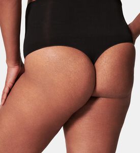 كل يوم تشكيل سراويل ثونغ