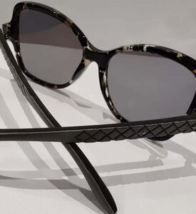 نظارات شمسية بإطار فراشة 56 مم