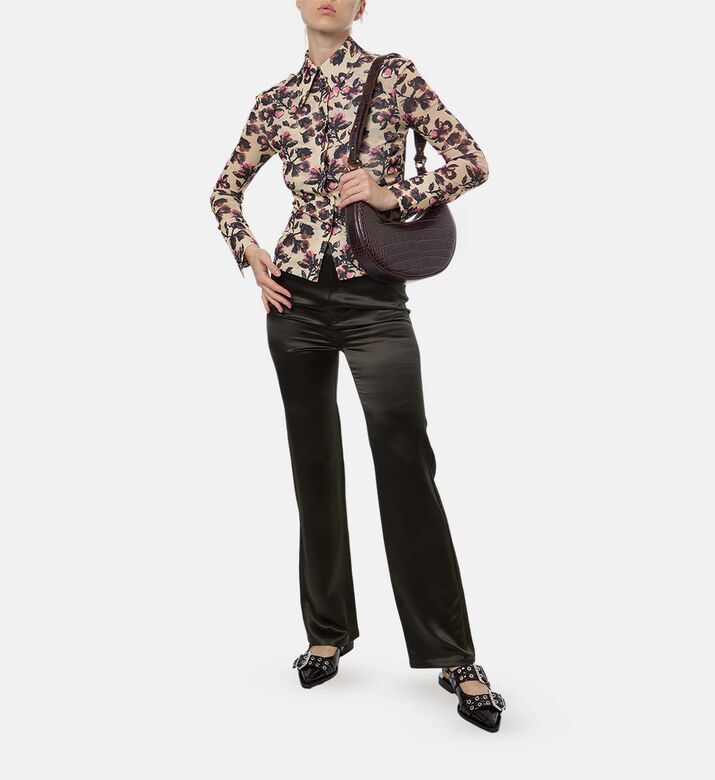 بنطال بقصّة عادية وإغلاق بأزرار بنطال بقصّة عادية وإغلاق بأزرار