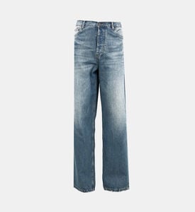 بنطال جينز بقصة مستقيمة