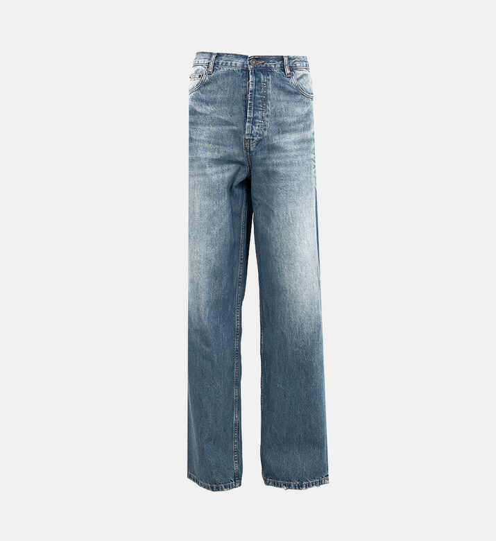 بنطال جينز بقصة مستقيمة