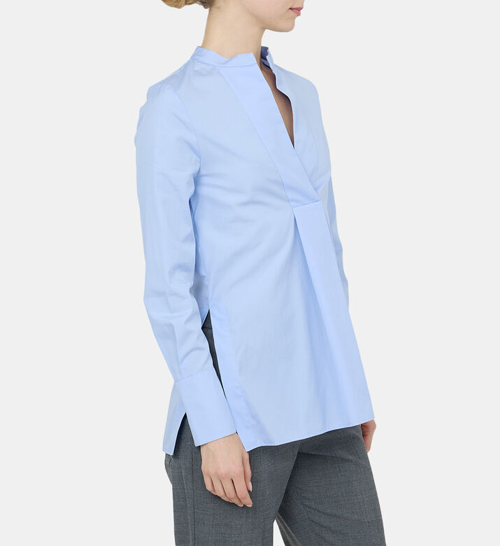 قميص قطن بياقة بشكل V