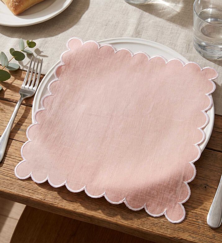 Home Deco and More Adelina Scalloped Design Napkin, Pink, Model View