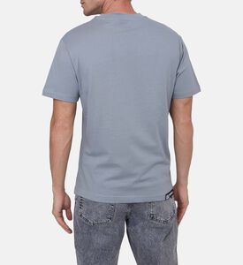 تيشيرت بياقة دائرية وقصة عادية وشعار صدر