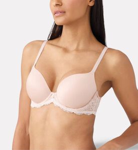 Wacoal Contour Lace Bra, Model View