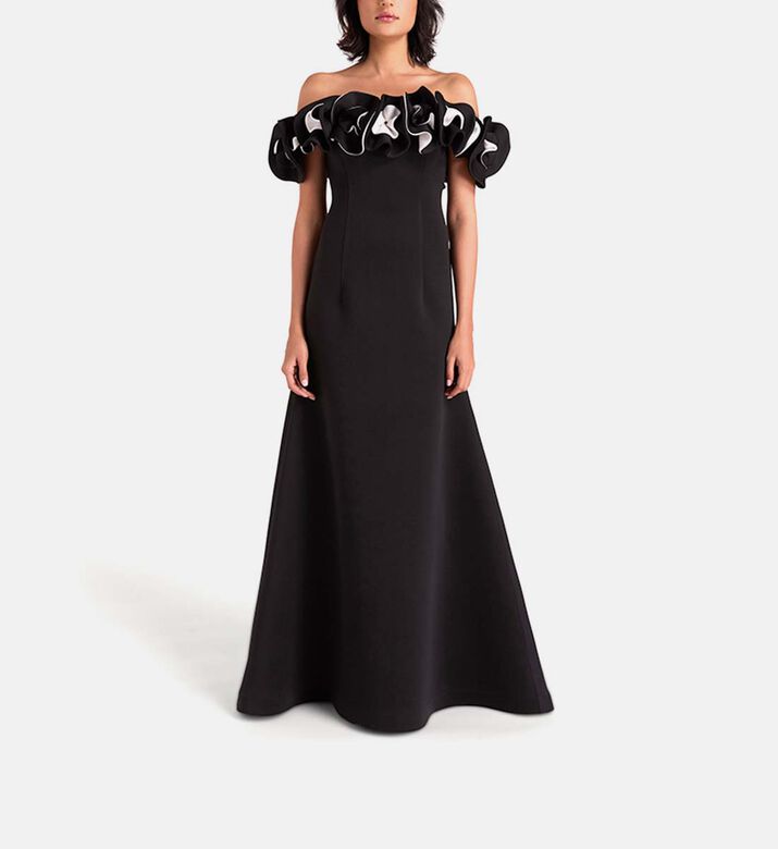 فستان ماكسي بأكتاف مكشوفة مزين بأزهار