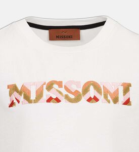 تيشيرت بطبعة شعار محبوك