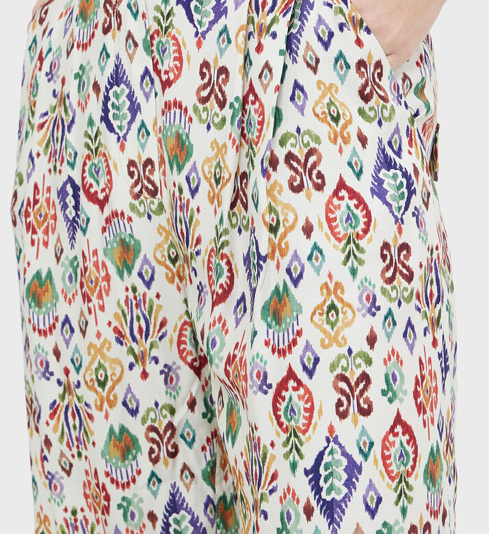 بنطال واسع الأرجل بتفاصيل عرقية