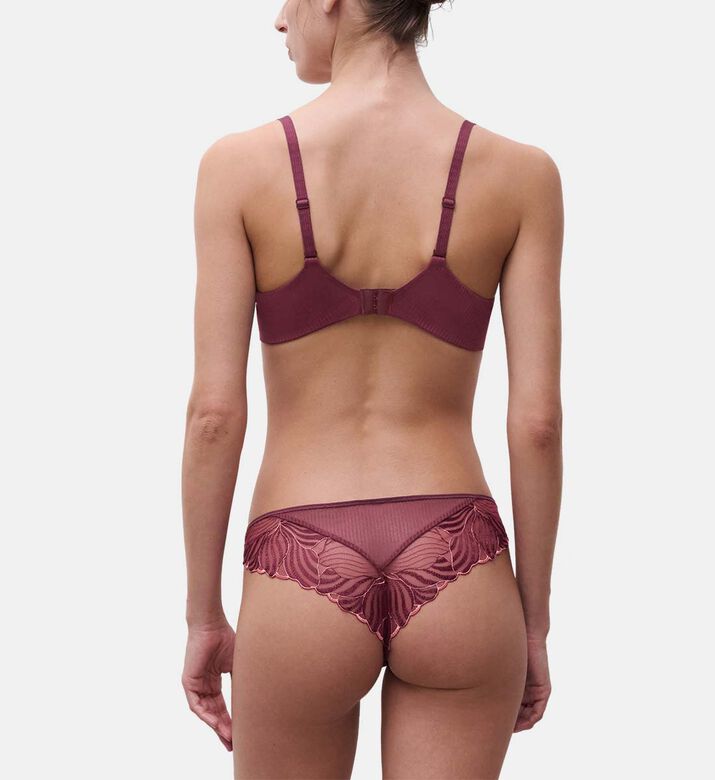 Chantelle Tanga, Model View