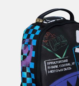 حقيبة ظهر رقمية غرافيتي بفم قرش