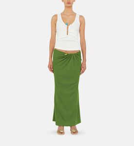 قميص بدون أكمام مع قلادة كريستالية