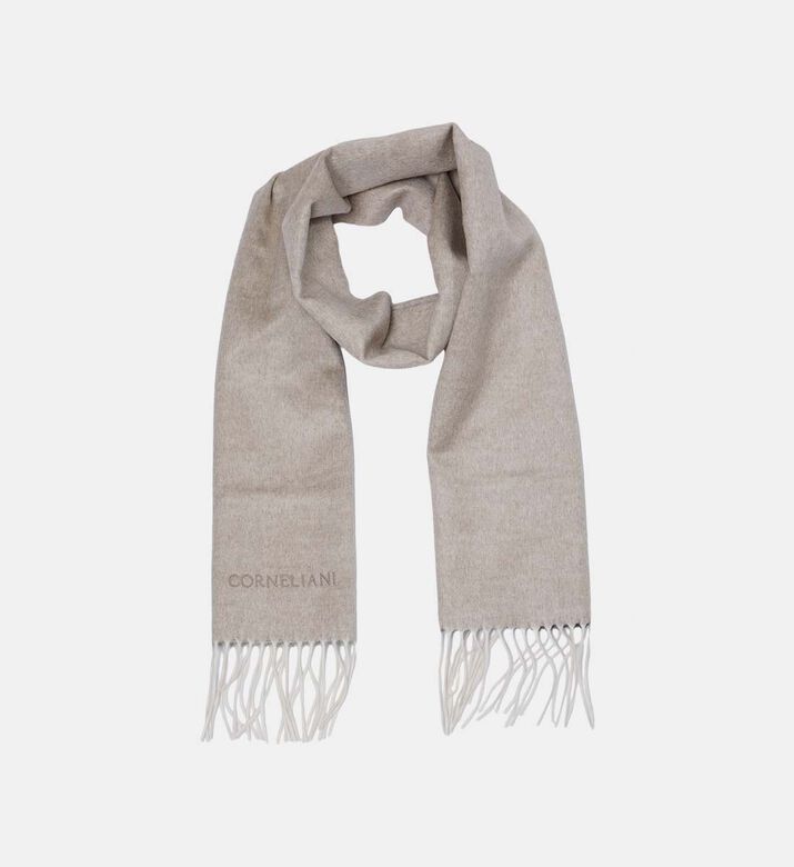 وشاح حريري مزين بأهداب