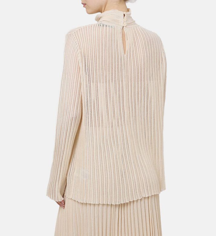 بلوزة كريستو بياقة مضلعة عالية