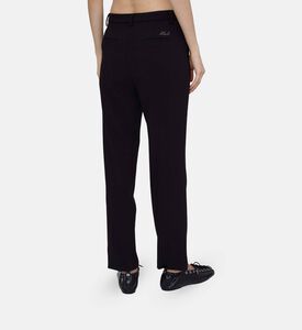 بنطال بقصّة عادية وطيّات أمامية