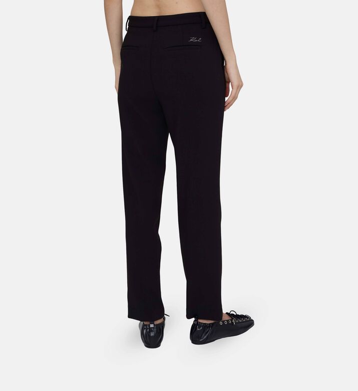 بنطال بقصّة عادية وطيّات أمامية