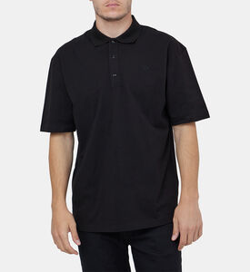 قميص بولو بيضاوي بتطريز D