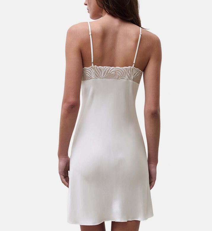 Chantelle Not Found, Ivory, Xl, Model View