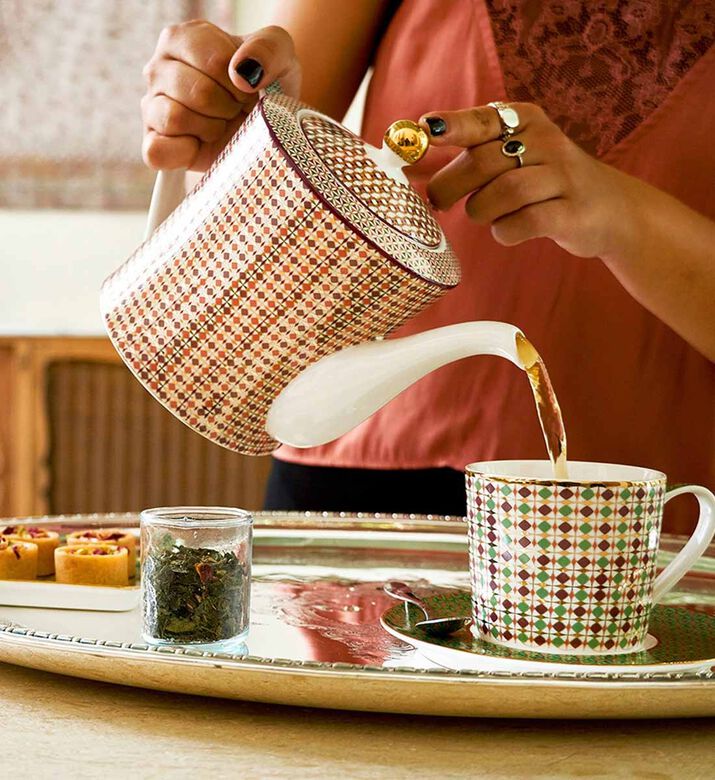 إبريق شاي أوبرا بورسلين بغطاء إبريق شاي أوبرا بورسلين بغطاء