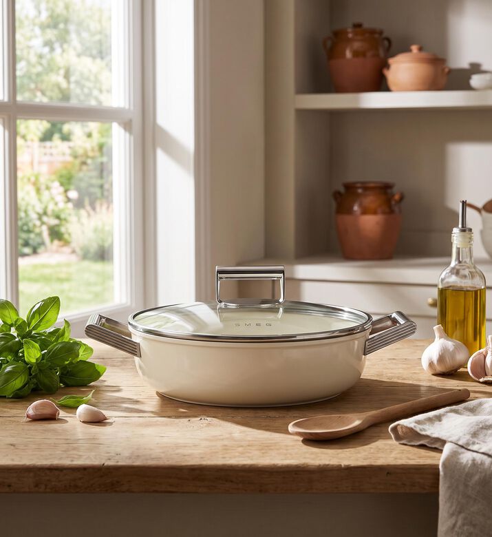 Smeg Ceramic-coated Double Handle Deepan, Packshot View