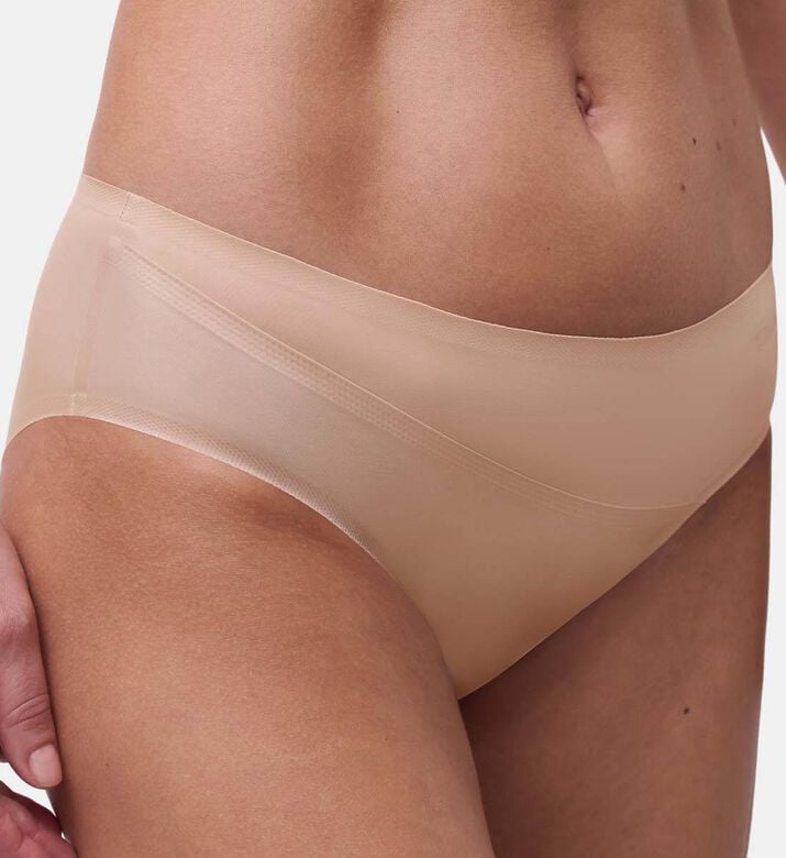 Chantelle Essential Invisible Slip Shorty, Golden-beige, L, Model View
