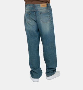 بنطال جينز بقصة مستقيمة