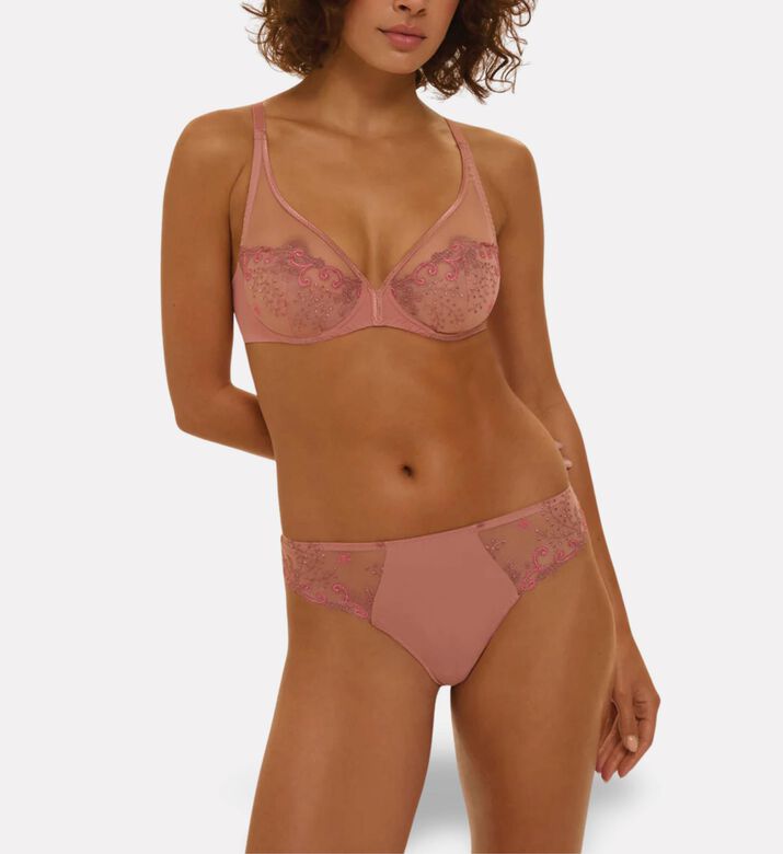 Simone Perele Thong, Model View