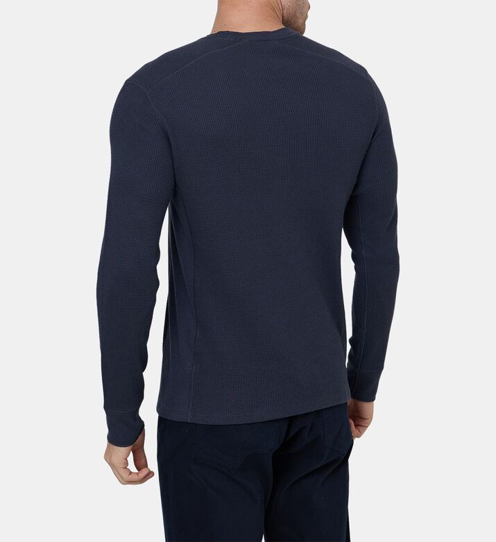 سترة بأكمام طويلة