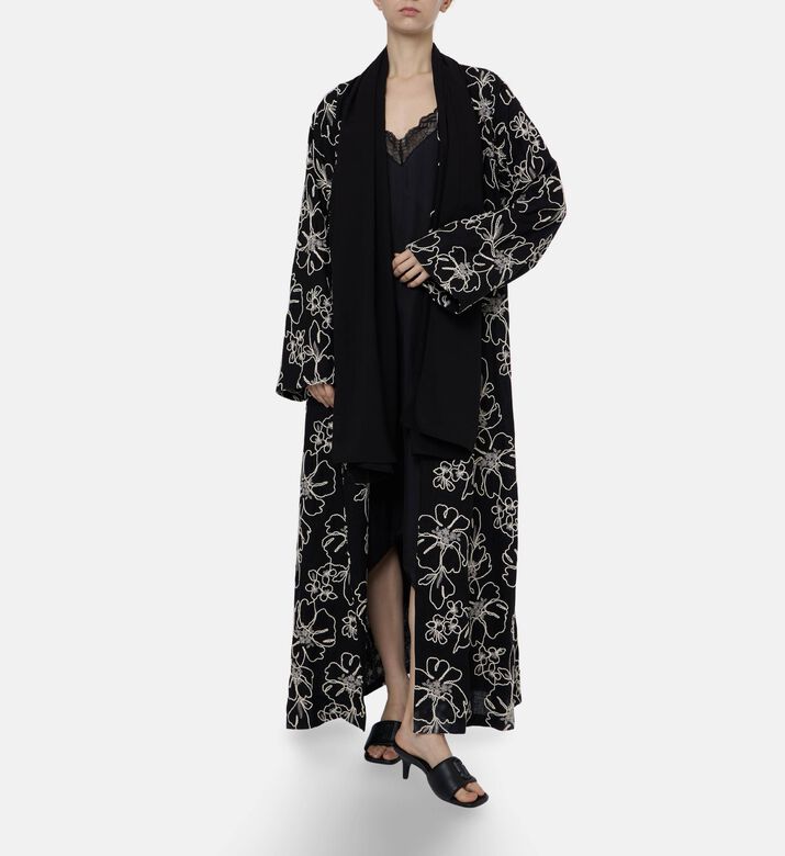 BANOU Abaya Flower, Model View