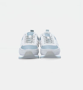 حذاء رياضي برباط