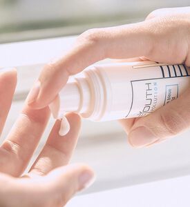 L integral للعناية باليدين المضادة للشيخوخة