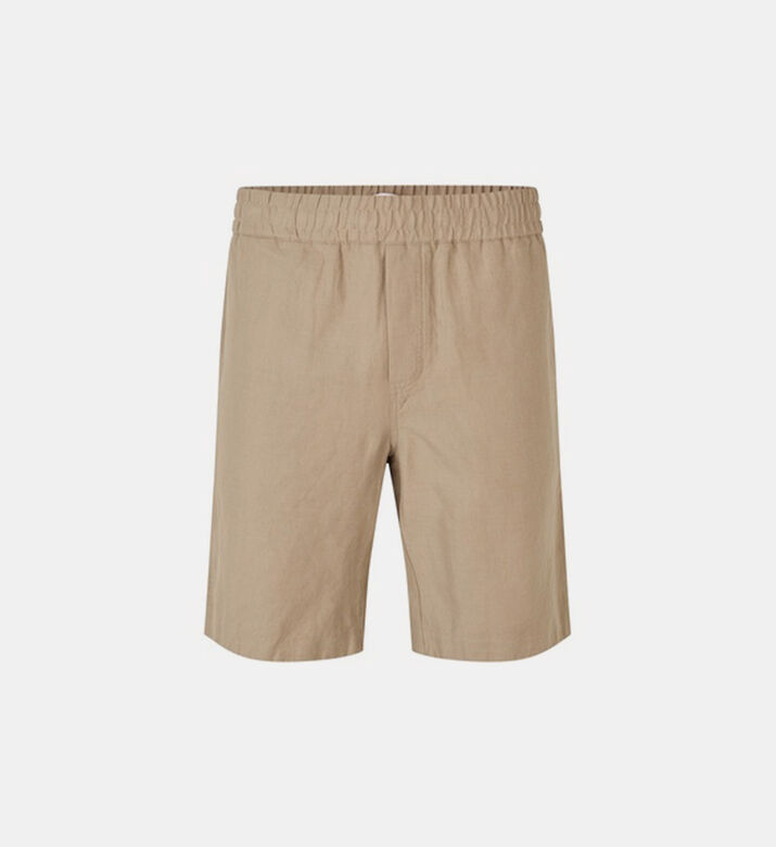 شورت غير رسمي بقصة ضيقة